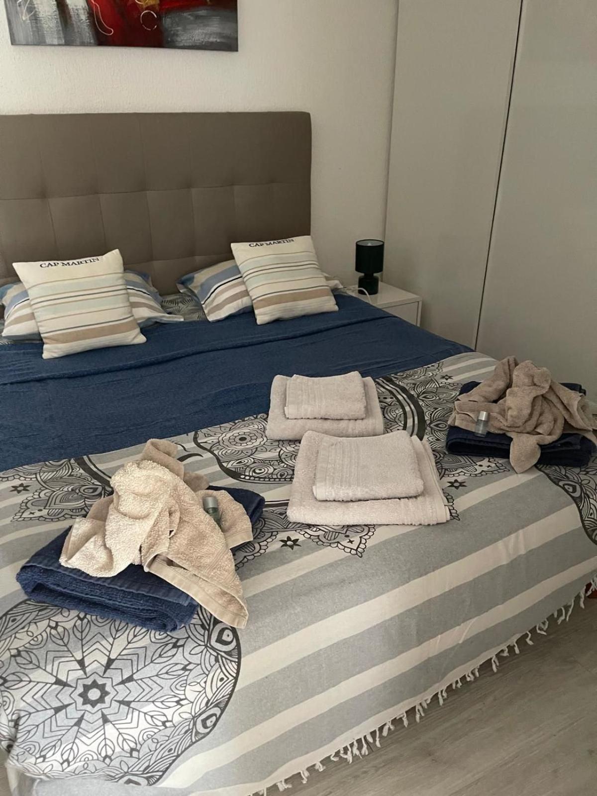 Au Reveil Des Cigales Hotel Saint Aygulf Bagian luar foto