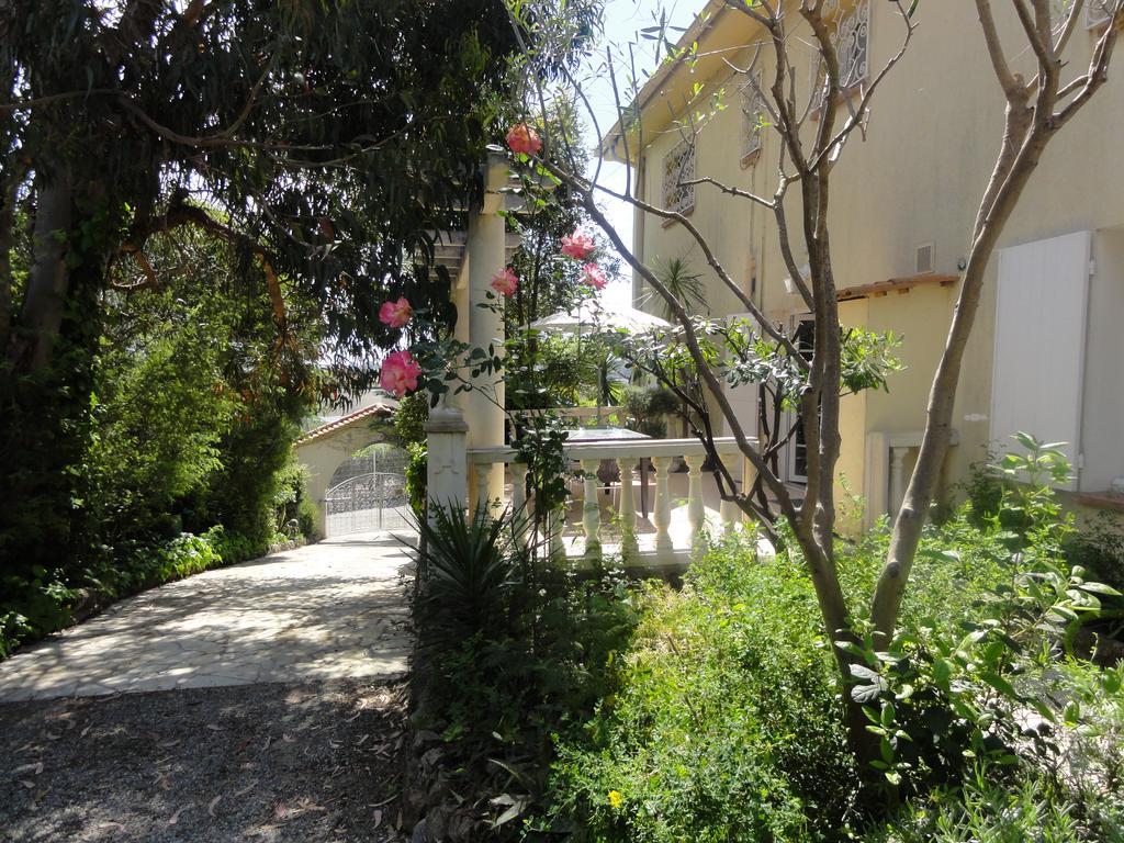 Au Reveil Des Cigales Hotel Saint Aygulf Ruang foto