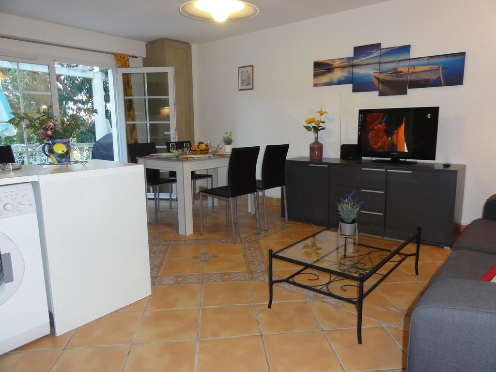 Au Reveil Des Cigales Hotel Saint Aygulf Ruang foto