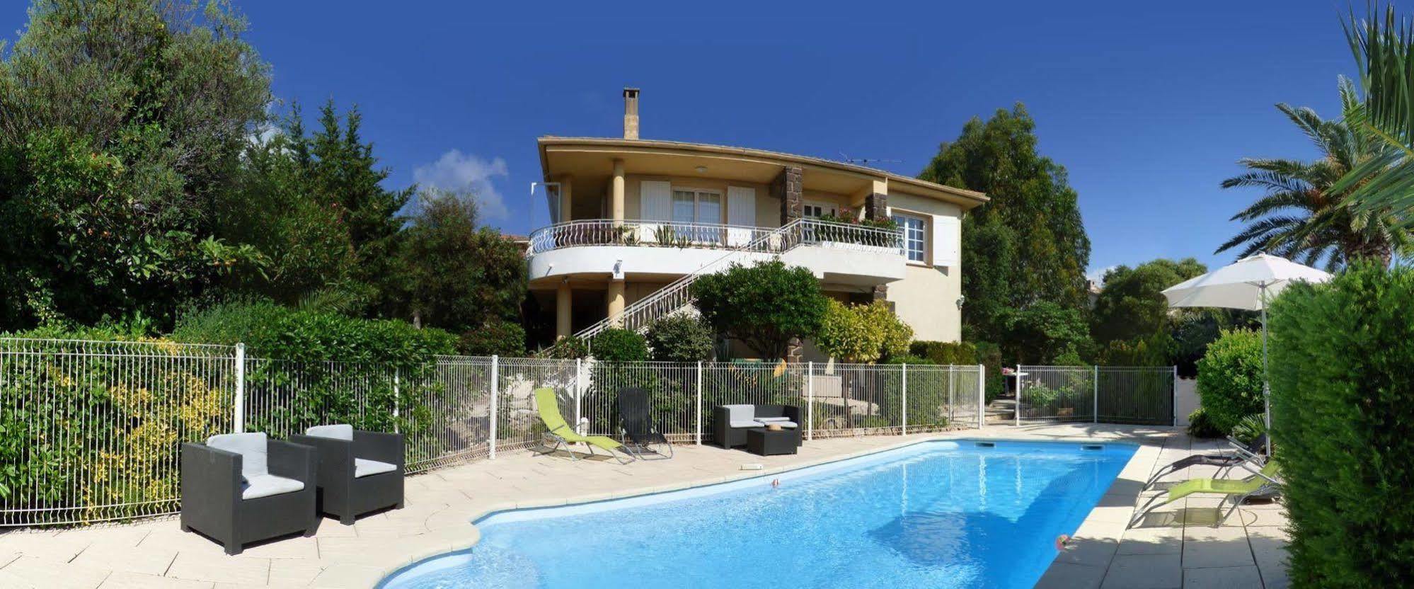 Au Reveil Des Cigales Hotel Saint Aygulf Bagian luar foto